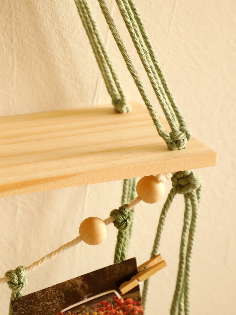 Prateleira Suspensa Boho em Madeira e Macramê - Loja DecorAÊ